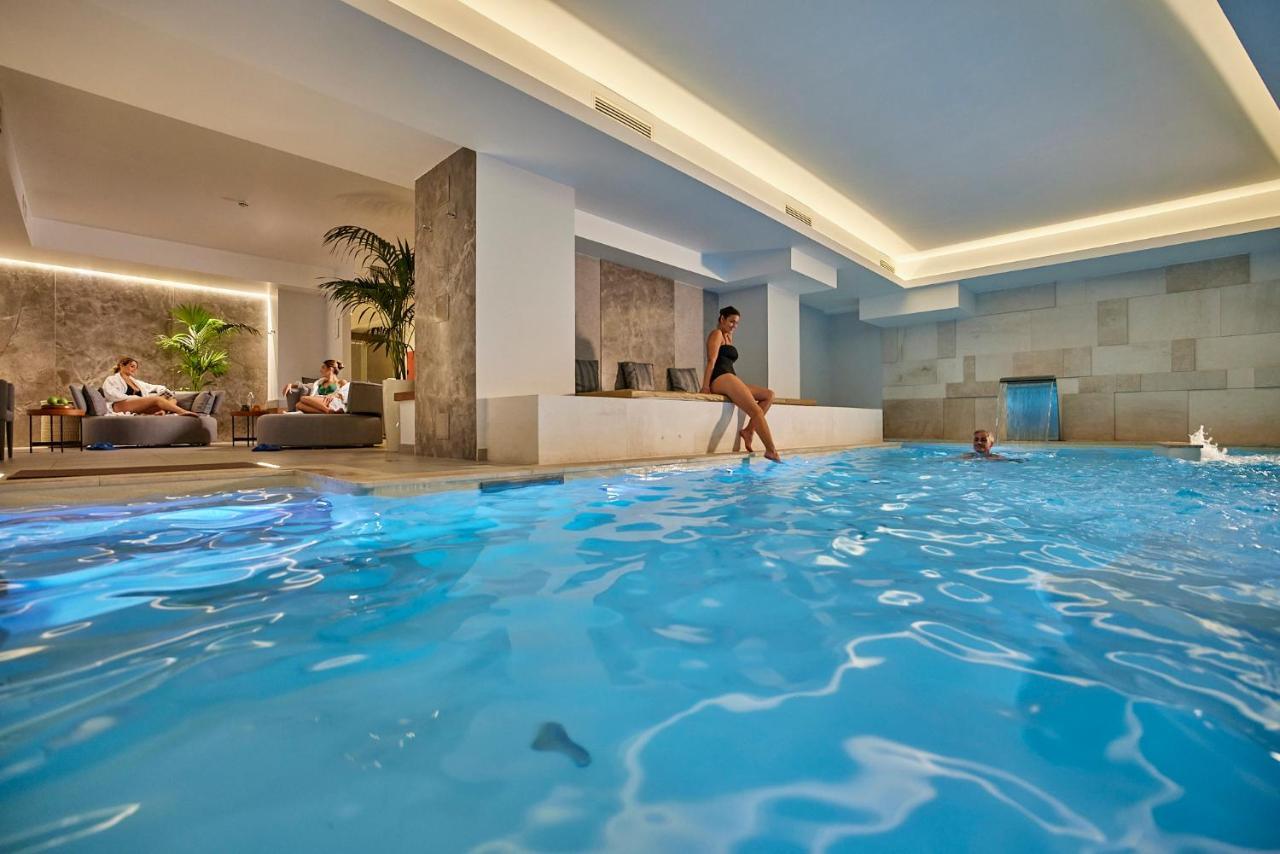 Palazzo Doglio Hotel Cagliari Luaran gambar The swimming pool at the hotel