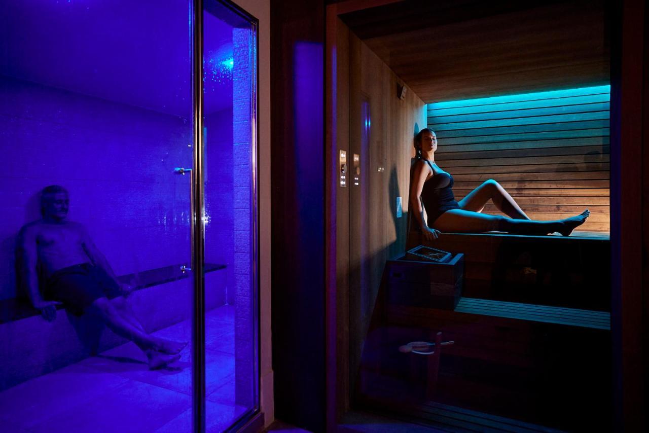 Palazzo Doglio Hotel Cagliari Luaran gambar A woman in a spa