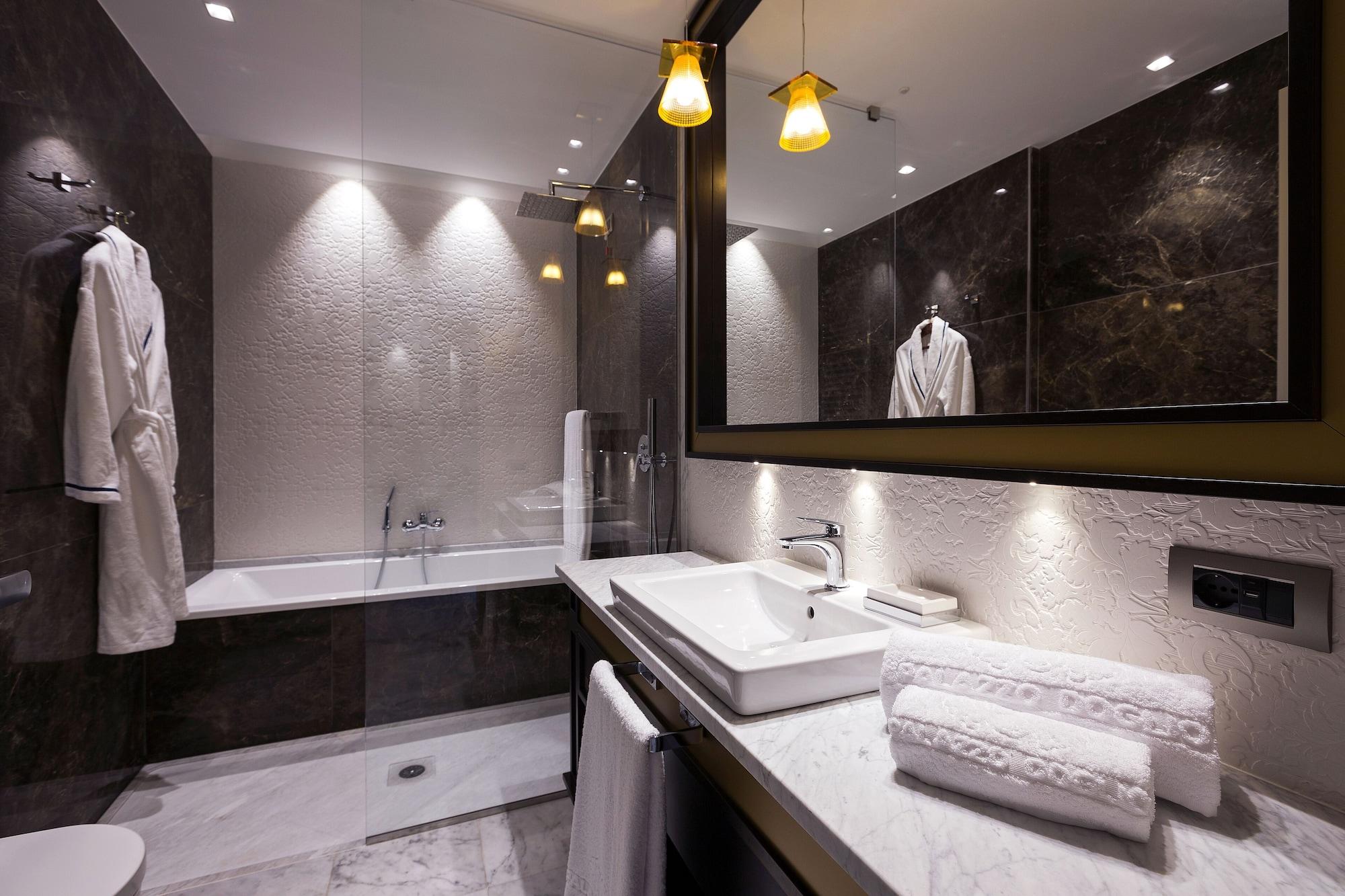 Palazzo Doglio Hotel Cagliari Luaran gambar Bathroom